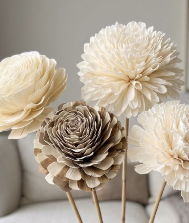 Les fleurs en Sola : l’alliance du végétal et du parfum pour une décoration sensorielle unique