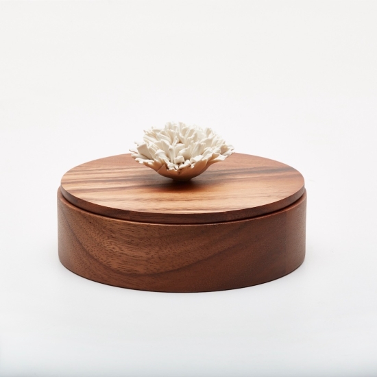 THUAN | Decorative acacia wood box decorated with a ceramic flower