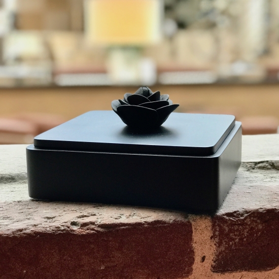 BLACK ROSE XL | Decorative acacia wood box decorated with a ceramic flower