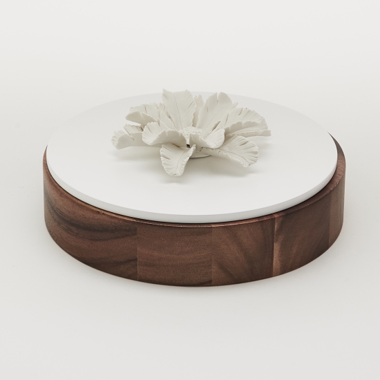 OKO XL | Decorative acacia wood box decorated with a ceramic flower