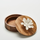 TIARI | Decorative acacia wood box decorated with a ceramic flower