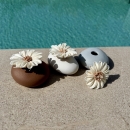 Lot de 3 Vases Diffuseurs de Parfum | Galets en Céramique avec Fleurs en Sola