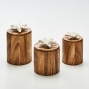 TUKA S | Decorative acacia wood box decorated with a ceramic flower