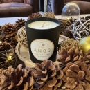 CARESSE POUDRÉE | Scented candle in black lacquered glass 180 grs