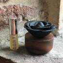 ROSE DU BENGALE NOIRE | Diffuseur de parfum en céramique et bois d'acacia