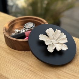 Wooden Jewel box Palmi | Decorative box with porcelain flower - Anoq